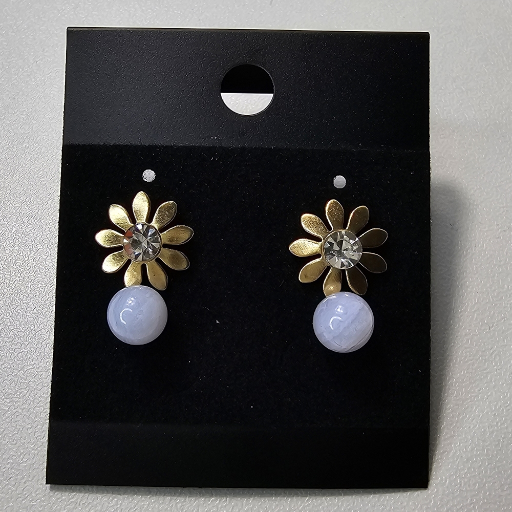 Two‎ pairs of pierced dainty stud earrings. Gold toned and light lavender glass